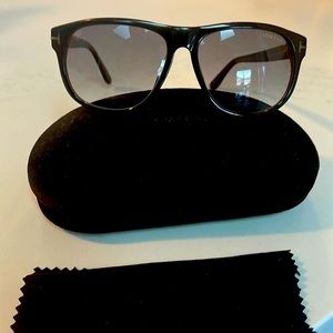 Tom Ford Olivier TF236 05B 58 15 145
Sunglasses Oval sunglasses